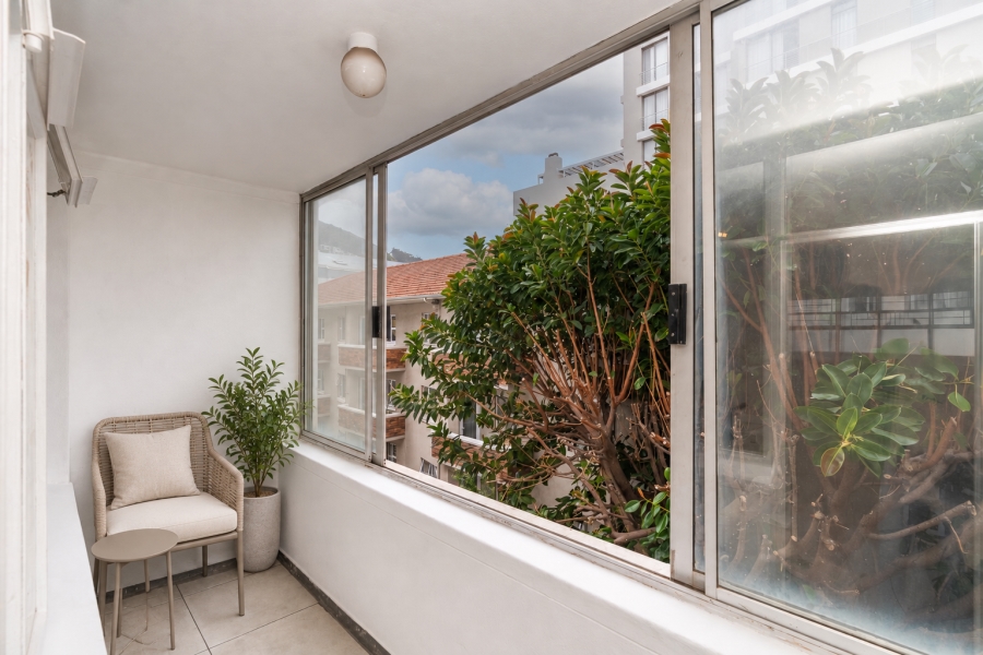 To Let 1 Bedroom Property for Rent in Green Point Western Cape